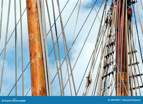 Aparejo Y Cuerdas En El Barco De Vela Imagen De Archivo Imagen De