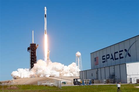 Spacexs Starship Megarocket Reaches Space But Explodes In Second Test