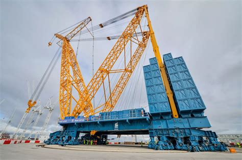 21 Photos Show Worlds Largest Crane Finally In Place At Hinkley Point