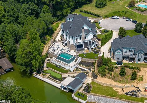 Stunning Lakefront Home In Knoxville, Tennessee (PHOTOS)