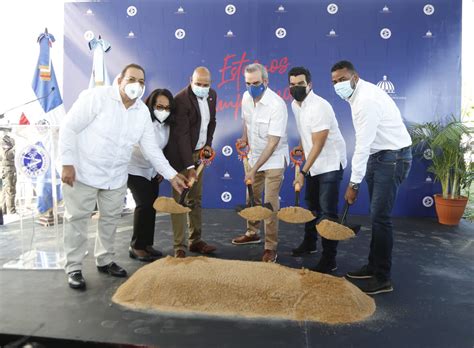 Abinader da primer palazo en la construcción del alcantarillado sanitario