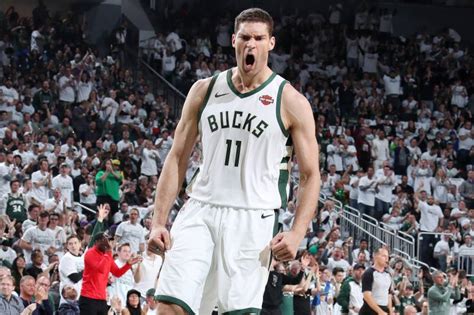 REPORT: Re-Signing Brook Lopez is a 'Priority' for Bucks This Offseason ...