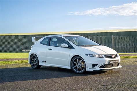 Honda Civic Type R Fn2 Vs Ford Focus St Mk2 Fast Car