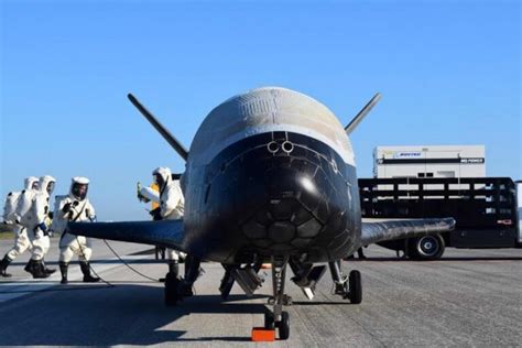 Air Forces Secret X 37B Space Plane Lands After 718 Days In Orbit