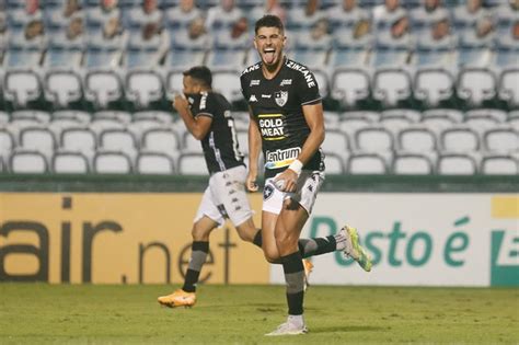 Fora De Casa Botafogo Vence O Coritiba De Virada Gols De Pedro