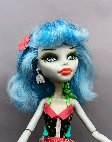 Monster High Ghoulia Yelps Skull Shores Doll Ebay