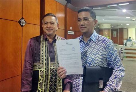 Azmin Serah Notis Kekosongan Luar Jangka Kerusi Dun Selat Klang Astro