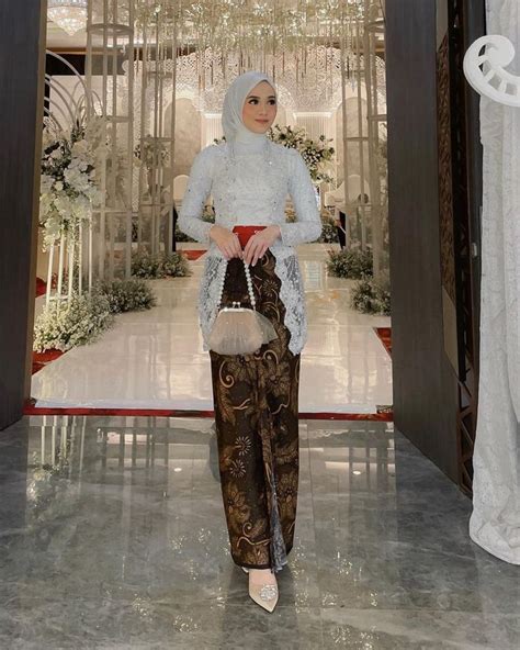 Kebaya Putih Modern