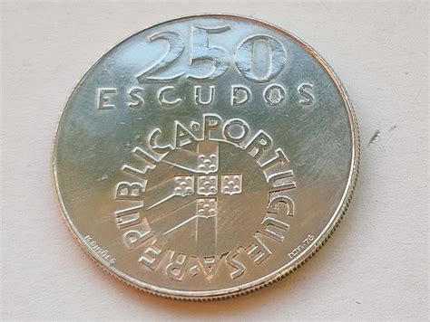 Moeda 250 Escudos Revolução dos Cravos 25 de Abril de 1974 Leiria