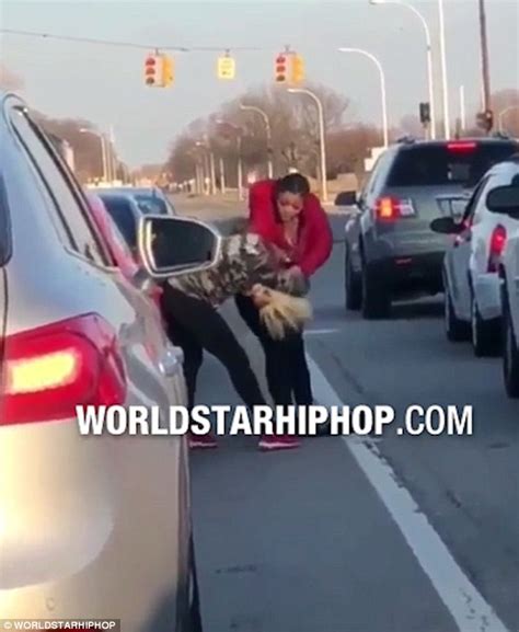 Two Us Women Are Caught Fighting Over A Man In Traffic Daily Mail Online