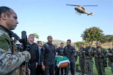 Enterro De Policial Marcado Por Homenagens De Colegas Do Bope Perdi