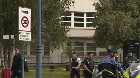 Attaque au couteau dans un lycée d Arras les enseignants de France se