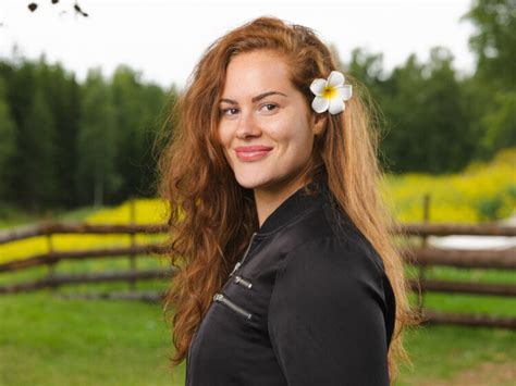 7 Hot Sexy Andrea Marie Bikini Pics