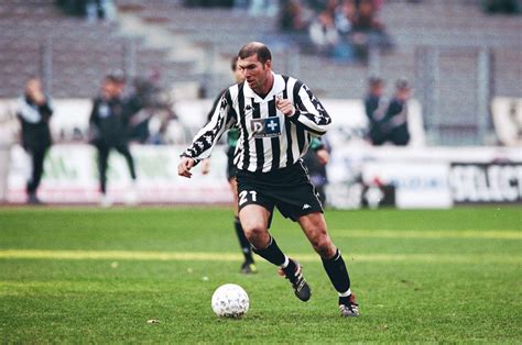 Zinedine Zidane : Video Zinedine Zidane S Best Skills At Juventus ...