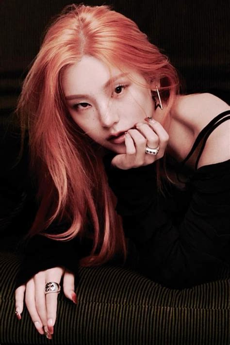 Mari Menonton Film Panas Let S Watch A Hot Movie Girl Beautiful Celebrities Pretty