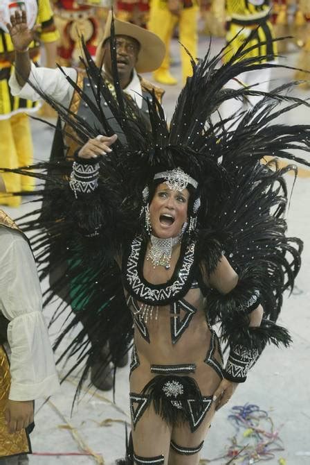 Aos Anos Susana Vieira Volta Ao Carnaval Carioca Pela Grande Rio