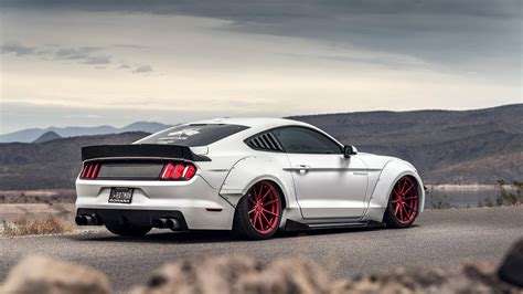 Download 4K Ultra HD Mustang White Car Wallpaper | Wallpapers.com