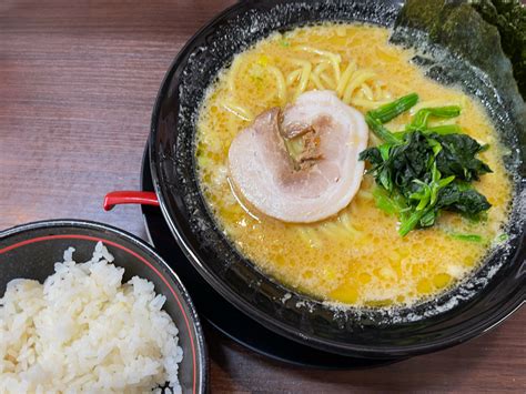 青森市新城「横浜家系ラーメン 木村屋」でガッツリと家系ラーメンとライスをかきこむ｜つかまえ太郎の美味礼讃