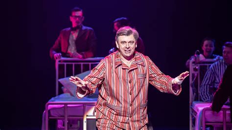 Nye National Theatre Review Michael Sheen Is Excellent As Aneurin Bevan