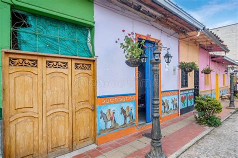 Casas Coloniales Coloridas En Guatape Colombia Foto Editorial Imagen