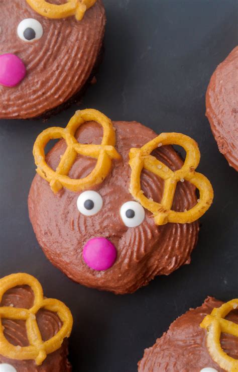 Reindeer Cupcakes With Snickerdoodle Frosting Ground Up