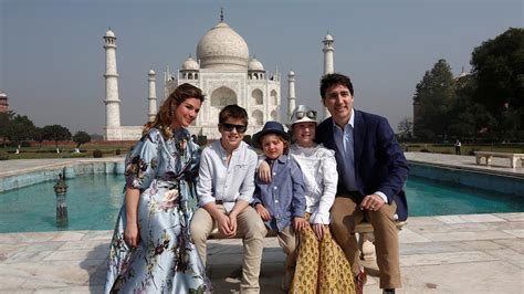 Prime Minister Justin Trudeau and family visit Taj Mahal - YouTube