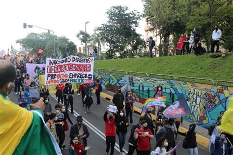 SEDUFSM Centenas Gritam Fora Bolsonaro Pelas Ruas De Santa Maria