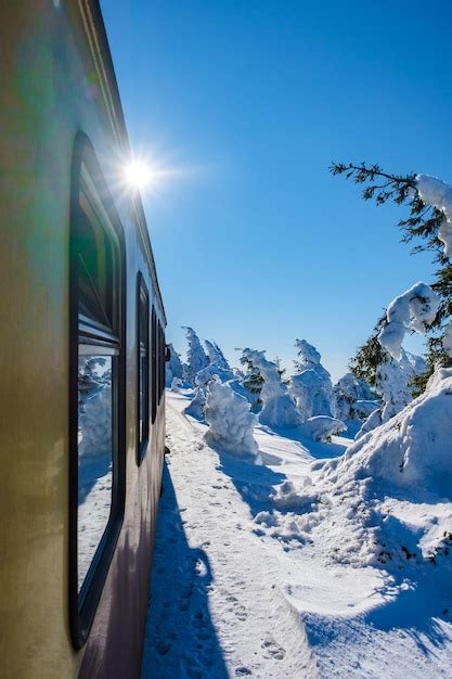 Tren De Vapor Durante El Invierno En La Nieve En El Harz Alemania