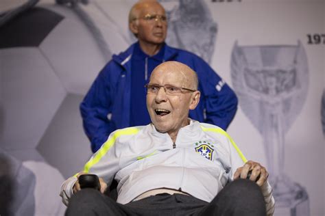 S V Speras Da Copa Do Mundo Zagallo Ganha Est Tua De Cera No Museu Da