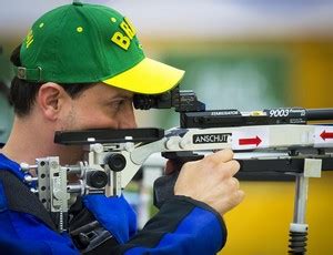 Número 1 do mundo atleta paralímpico conquista Copa Brasil de tiro