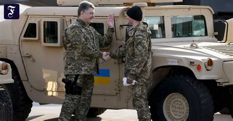 Militärhilfe für Ukraine Geländewagen aus USA kommen an