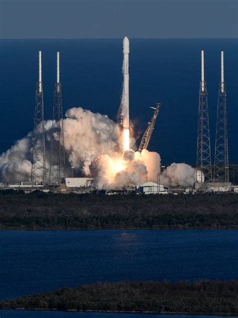 Photos Spacex Falcon 9 Launch From Cape Canaveral With Tess