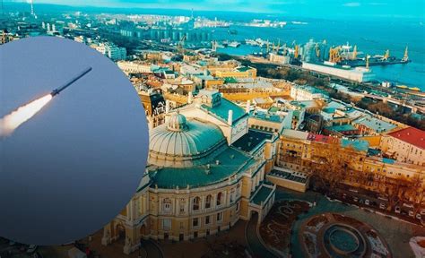Удар БПЛА по Одесі: горить порт та елеватор