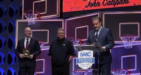 Bob Huggins introduces John Calipari for NABC Metropolitan Award – Man ...