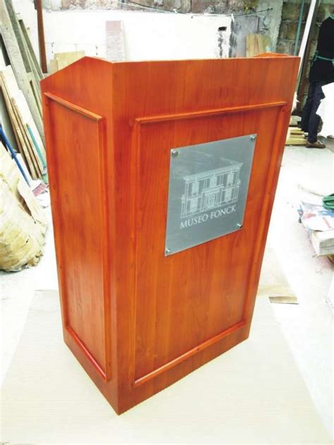 Podiums De Acrilicos Y Maderas En Santiago Muebles 583741