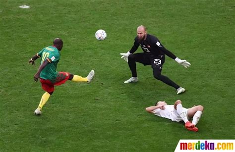 Foto Sengitnya Duel Kamerun Vs Serbia Gol Tercipta Dan Berakhir