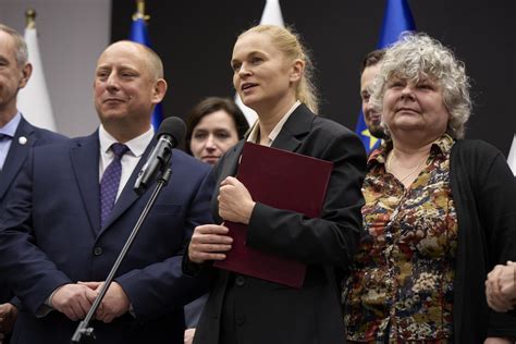 Kurator Barbara Nowak Odwo Ana Poinformowali Na Konferencji Prasowej