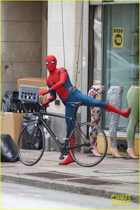 Photo Spider Man Swings Into Action On Set 19 Photo 3704543 Just