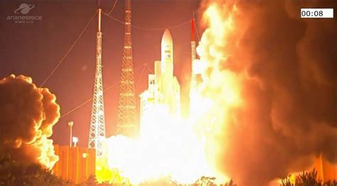 Ariane 5 Rocket Launches Robotic Space Tug Into Orbit Alongside 2 Communications Satellites