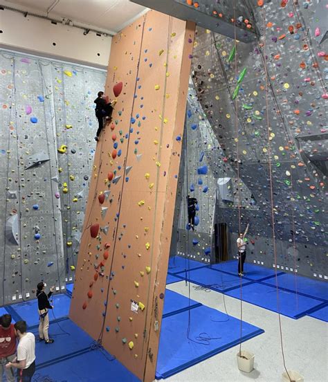 Roc Et R Sine La Premi Re Salle D Escalade En France Aux Portes De