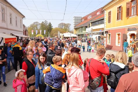 Uskršnja tradicija u Čakovcu se nastavlja velik broj djece i mladih