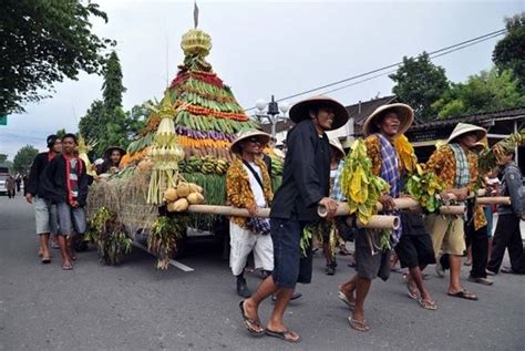 7 Ragam Tradisi Unik Perayaan Maulid Nabi Di Indonesia Tokopedia Blog