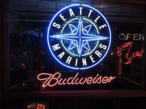 Pin By Karl Dworak On Tavern Neon Signs Neon Beer Signs Seattle