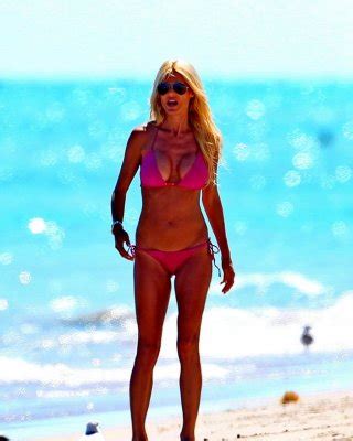 Victoria Silvstedt Showing Off Her Bikini Body On A Beach In Miami Porn Pictures Xxx Photos