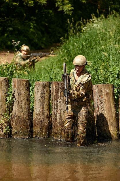 Jogo De Soldados No Campo De Batalha De Treinamento Militar Action