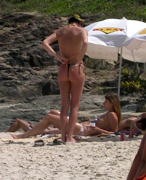 Charlize Theron Desnuda En Beach Babes