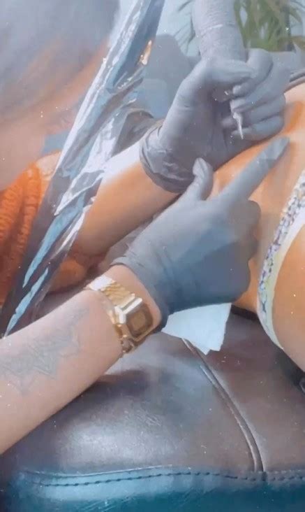 Holofote Luciana Abreu Faz Tatuagem Veja Onde