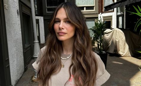 Blonde platine Maripier Morin se métamorphose en Marilyn Monroe