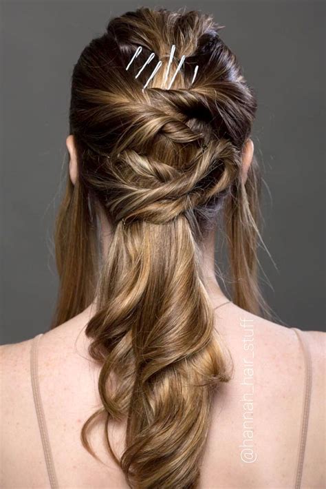 18 Cute Bobby Pin Hairstyles That Are Easy To Do