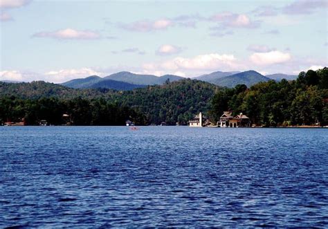 Lake Burton, Georgia ⋆ Expert World Travel